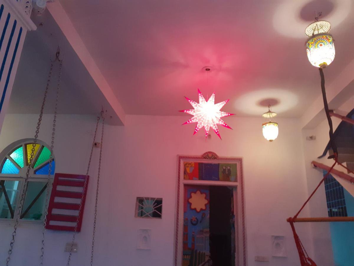 Holi-Wood Guesthouse 蓬蒂切里 外观 照片