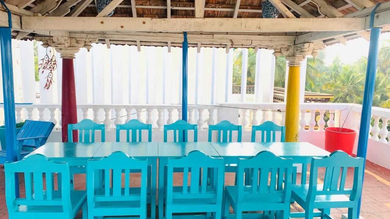 Holi-Wood Guesthouse 蓬蒂切里 外观 照片