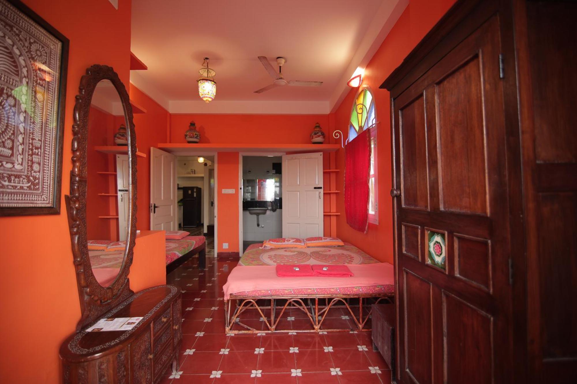 Holi-Wood Guesthouse 蓬蒂切里 外观 照片